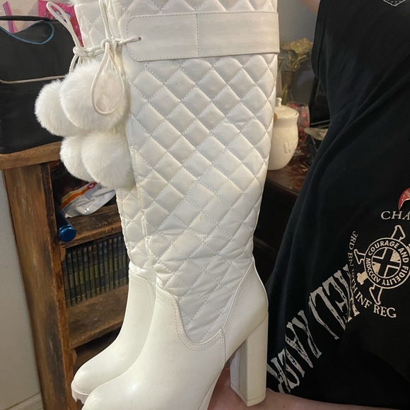 White leather and fur boots - Picture 5 of 7